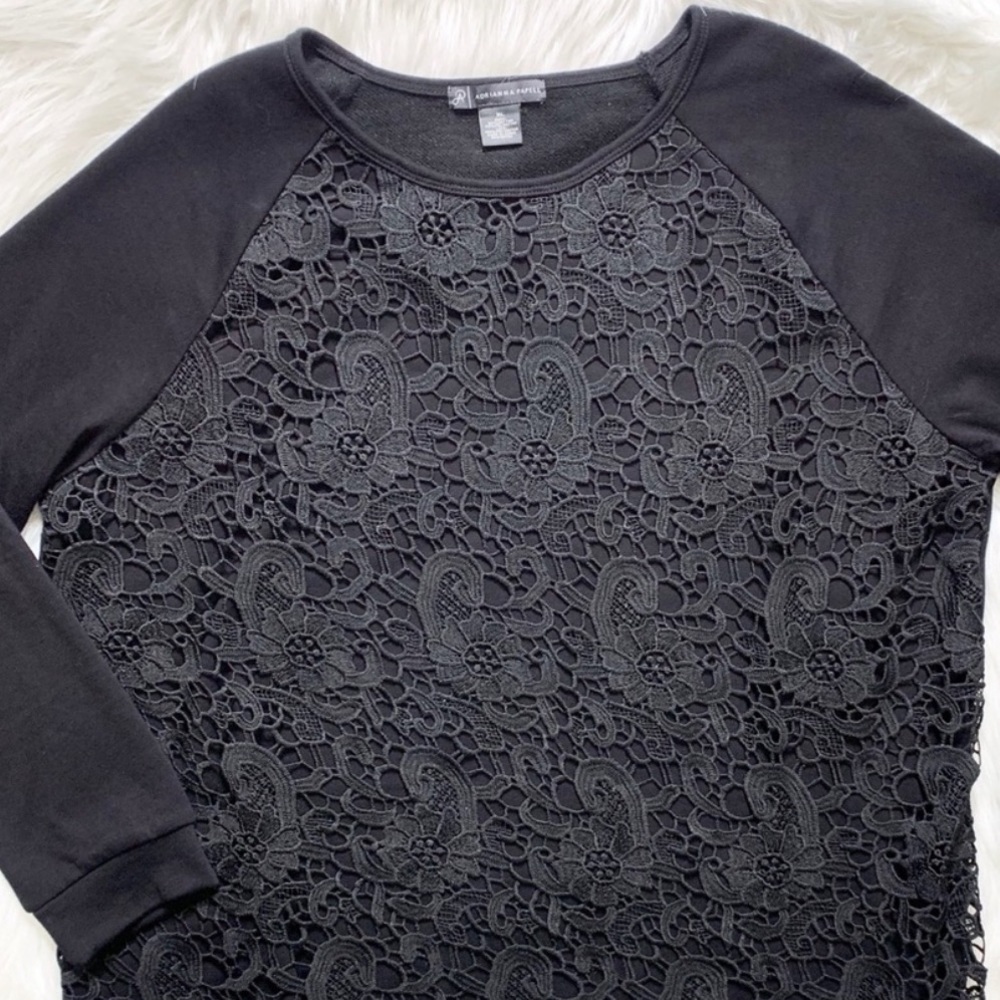 2/$20🌸 Adrianna Papel Crochet Lace Raglan Tunic